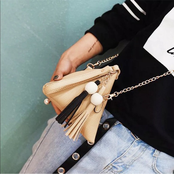 Handbags - 🖤Geo shaped shoulder bag🖤